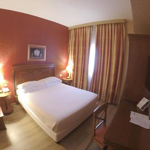 Camera economy con letto king size